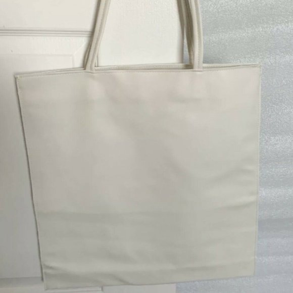 Saks Fifth Avenue White Tote Bag Faux Leather New L16xW15 - Picture 2 of 2